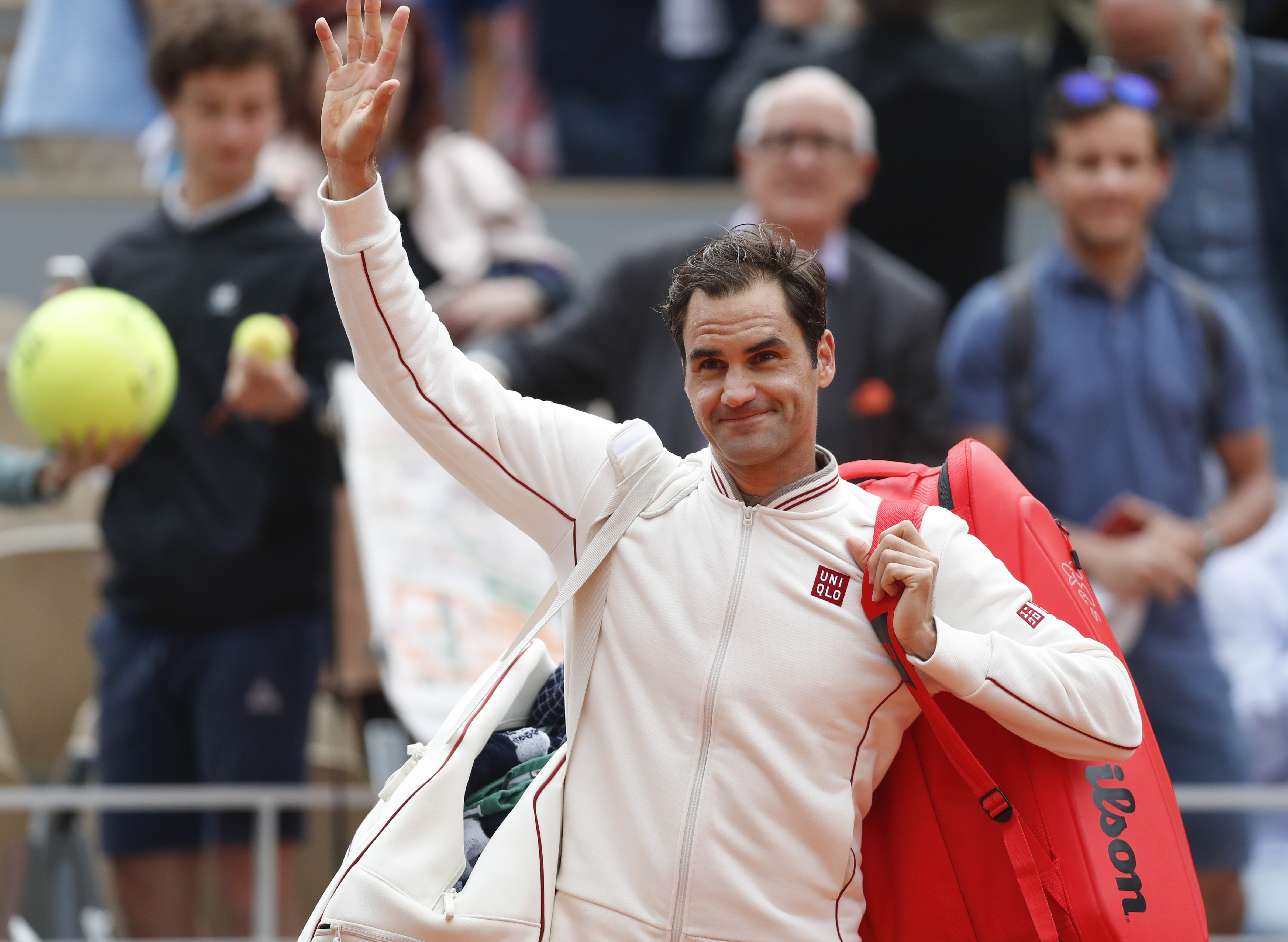 费德勒回归赛场，爆冷首场状态亮眼，阿森纳观众沸腾！(费德勒复出比赛)体育竞猜kaiyun平台